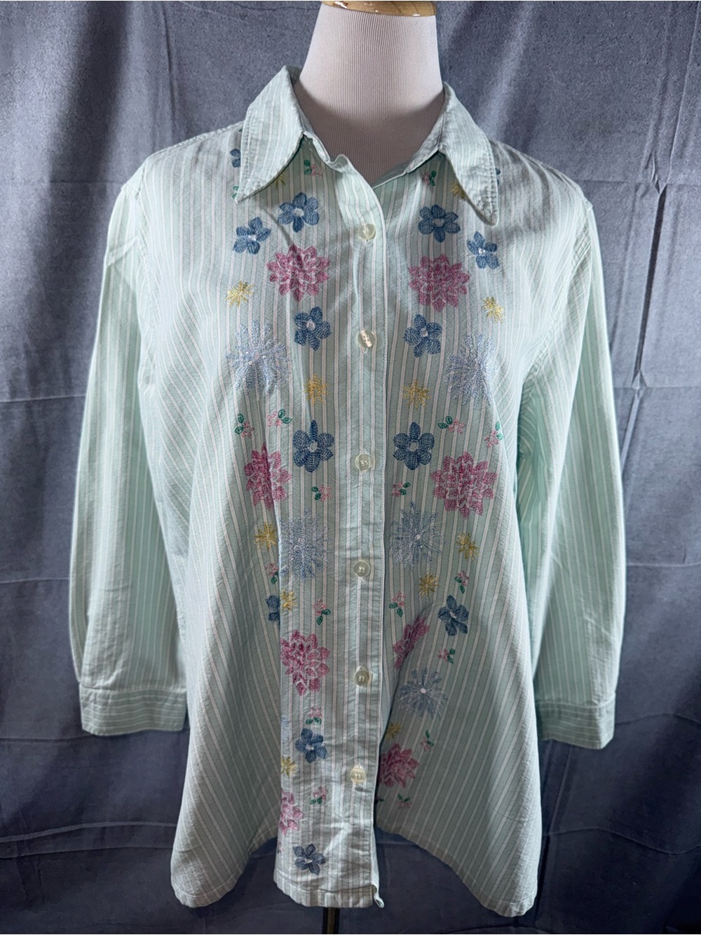 2651-Classic Elements Mint Green Embroidered Button-Down Shirt